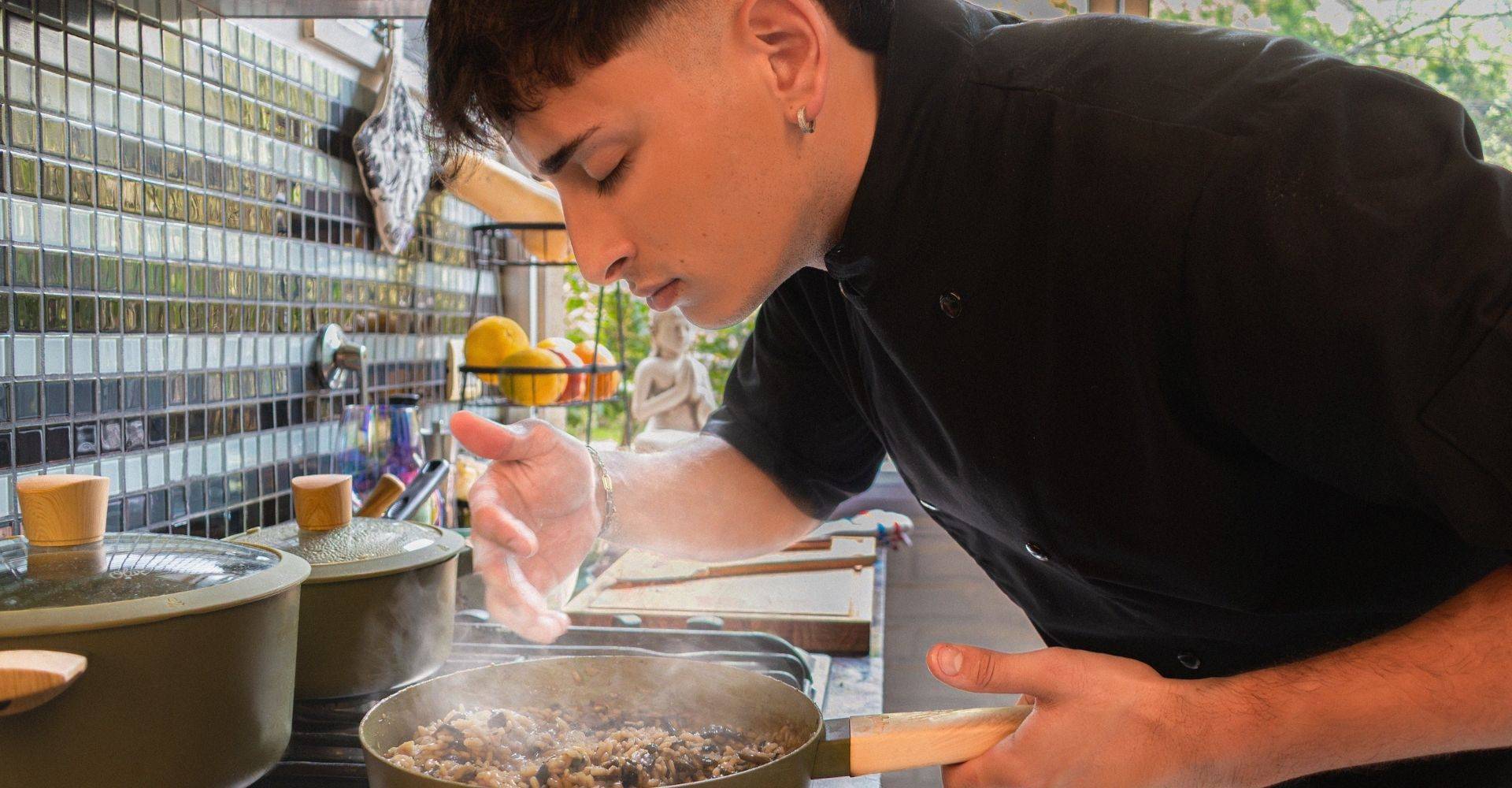 receta risotto tradicional,como hacer risotto cremoso,risotto paso a paso,risotto de langostinos,risotto de pollo cremoso,receta de risotto facil,tecnica para hacer risotto,chef argentino recetas,risotto italiano original,arroz para risotto cual usar,chef especializado en risottos,recetas de chef joven argentino,cocina italiana moderna,chef en quilmes,chef profesional en quilmes,chef de cocina italiana,recetas de risotto,risotto tradicional italiano,cocina de autor en quilmes,catering en quilmes,chef para eventos en quilmes,catering zona sur buenos aires,chef privado en quilmes,clases de cocina en quilmes,chef joven argentino,cocina artesanal argentina,gastronomia en quilmes,eventos gastronomicos en quilmes,experiencia gastronomica en zona sur,recetas de risotto cremoso y contenido culinario.,influencer,cocina de autor,risotto,quilmes,cocina,identidad,Iván,chaski,cocinero,microinfluencer,cocinero de redes,cocinero redes sociales,colaboraciones de cocina